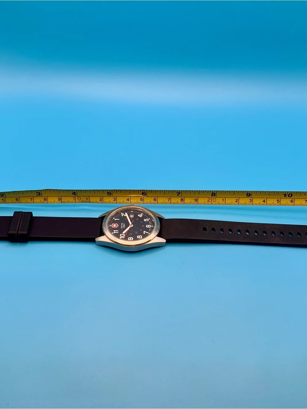 VICTORINOX SWISS ARMY GARRISON Men’s Swiss Field Wristwatch Works New Batt/Strap